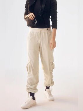 Lululemon Dance Studio Relaxed-Fit Mid-Rise Cargo Pants Women’s Large Bone